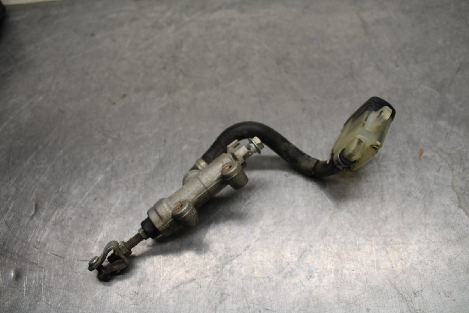 08-10 SUZUKI GSXR 600 REAR BACK BRAKE MASTER CYLINDER W RESERVOIR BB132