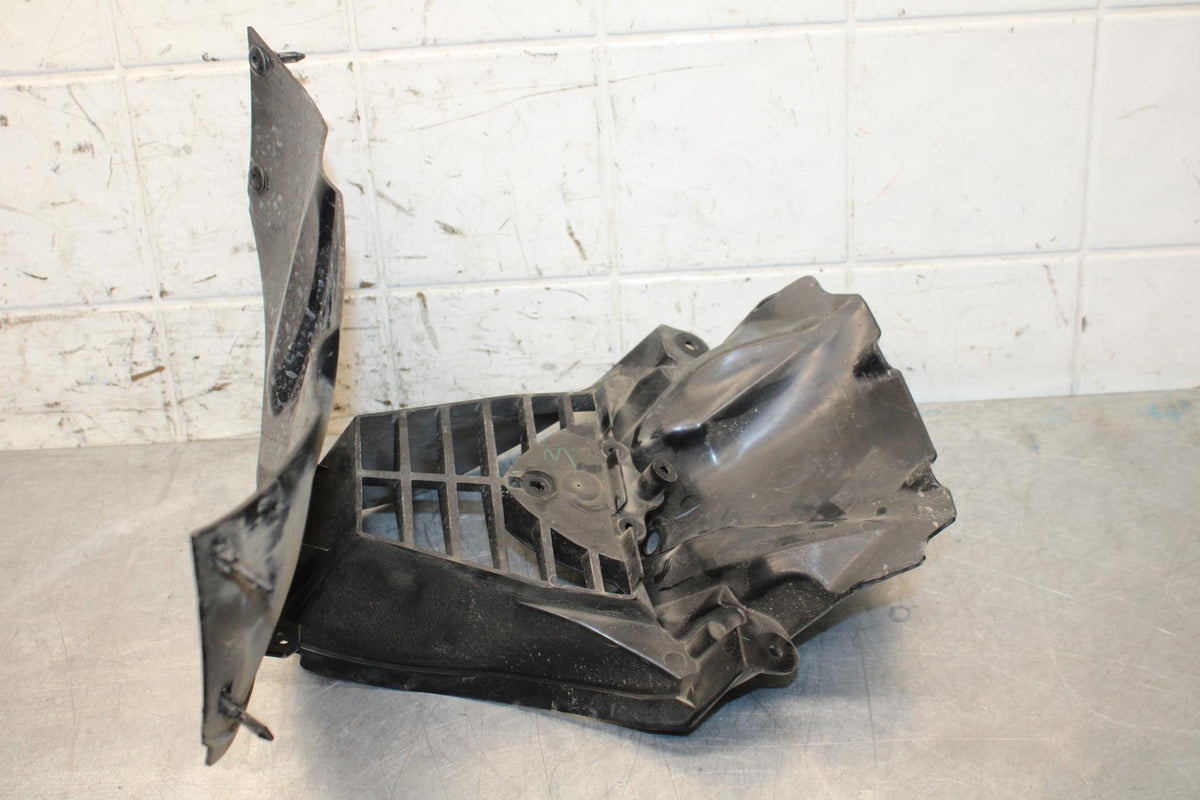 2006 Yamaha YZF R6 FRONT CENTER COWL FAIRING BB560