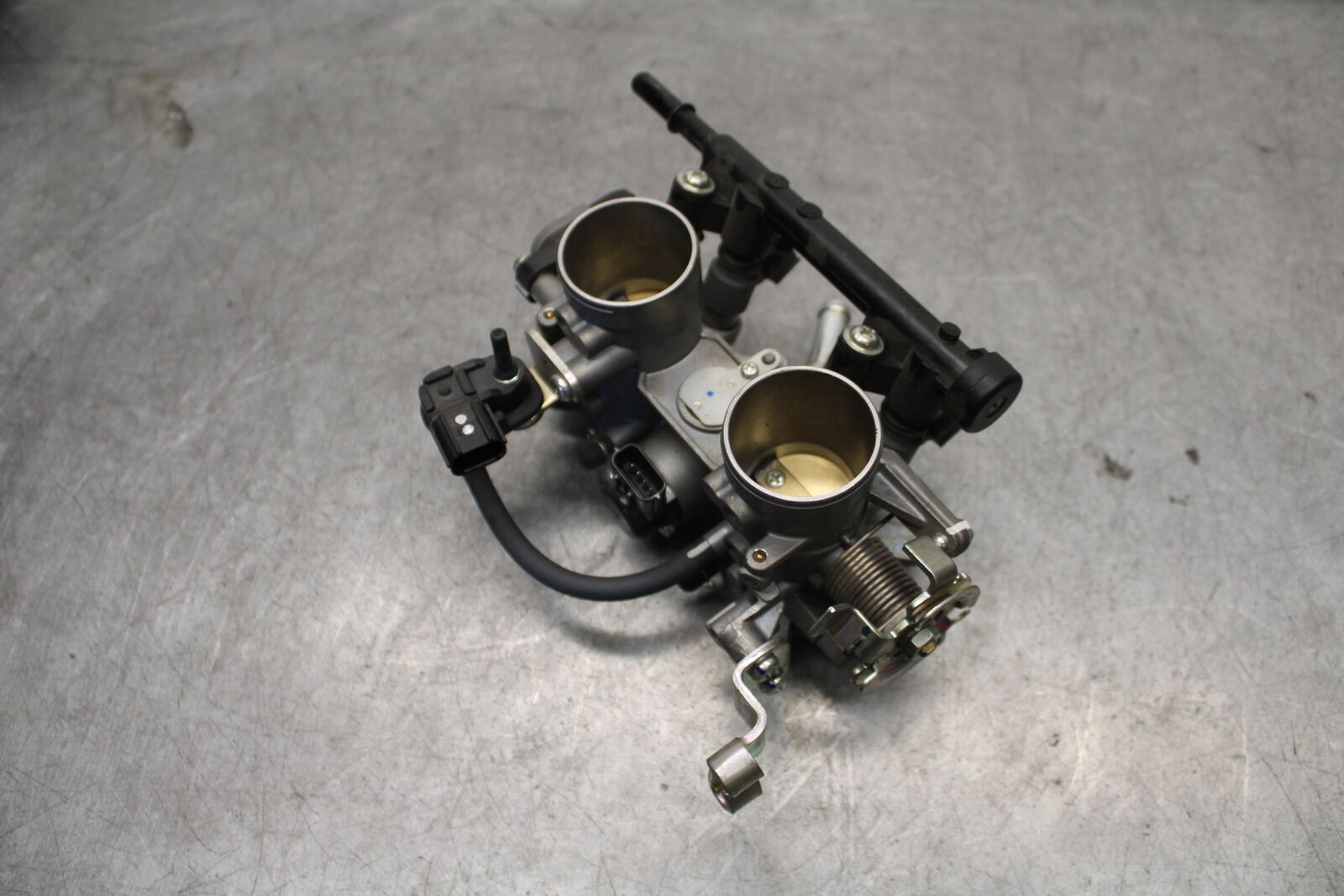 18-23 KAWASAKI NINJA 400 MAIN FUEL INJECTORS / THROTTLE BODIES BB660