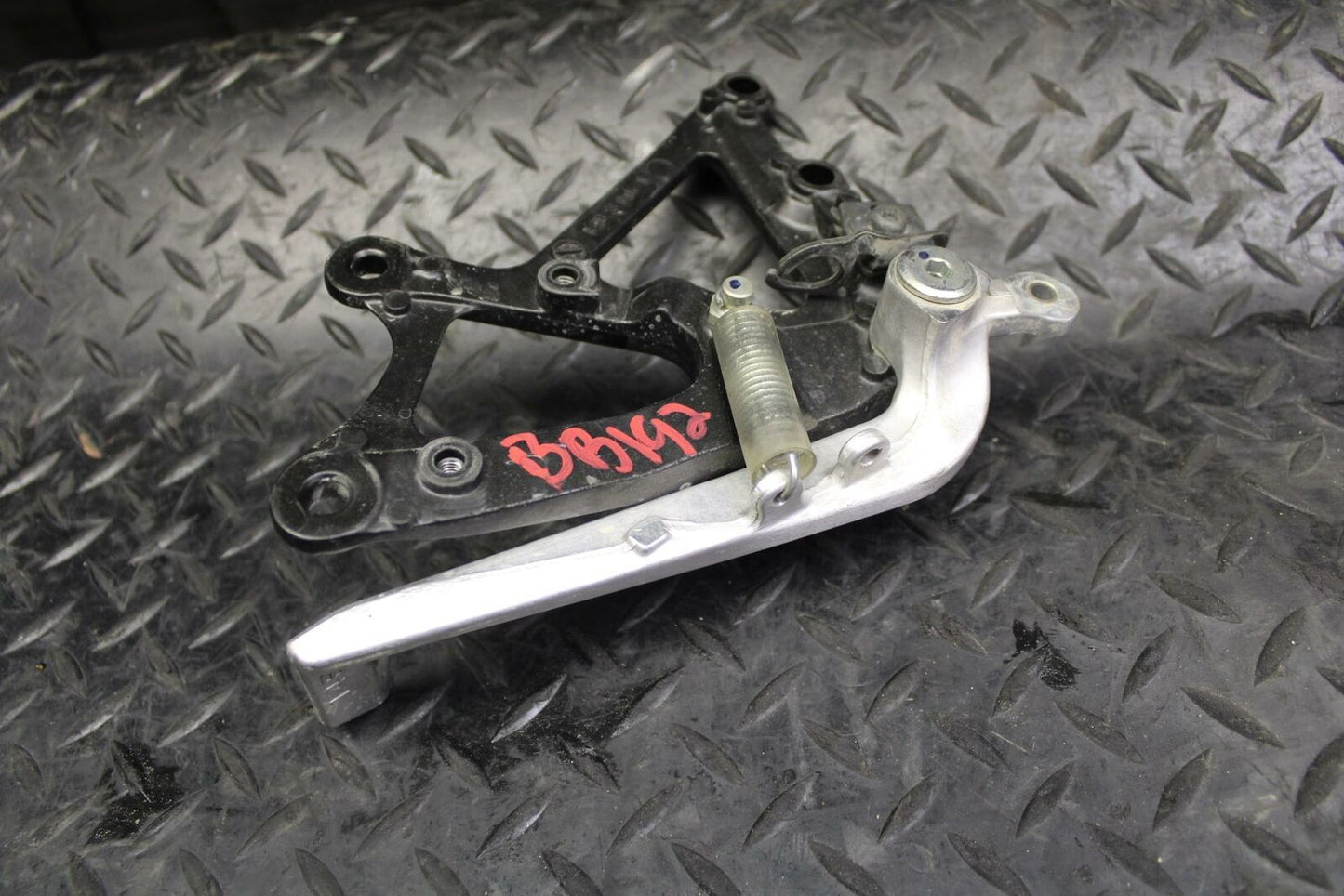 09-14 YAMAHA YZF R1 RIGHT REARSET REAR SET DRIVER FOOT PEG REST STOP BB192