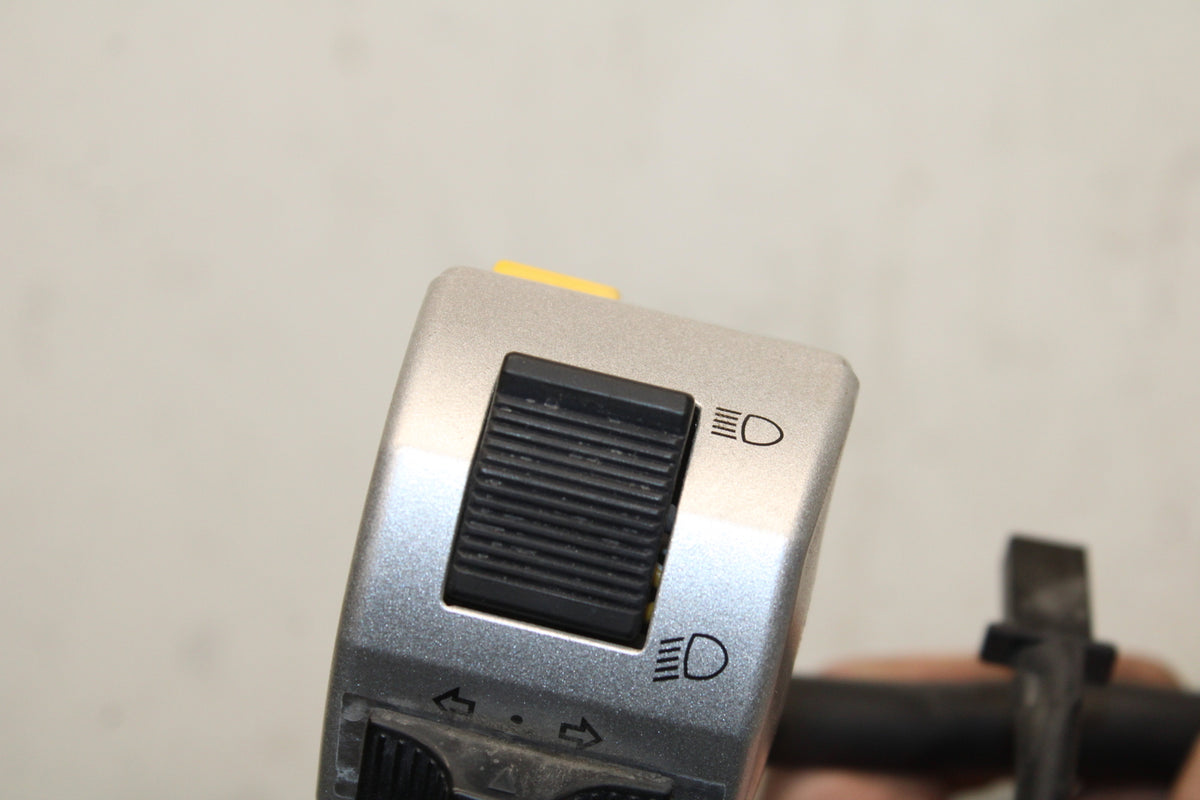 04 SUZUKI INTRUDER 800 LEFT HANDLE HORN SIGNALS SWITCH SWITCHES BB758