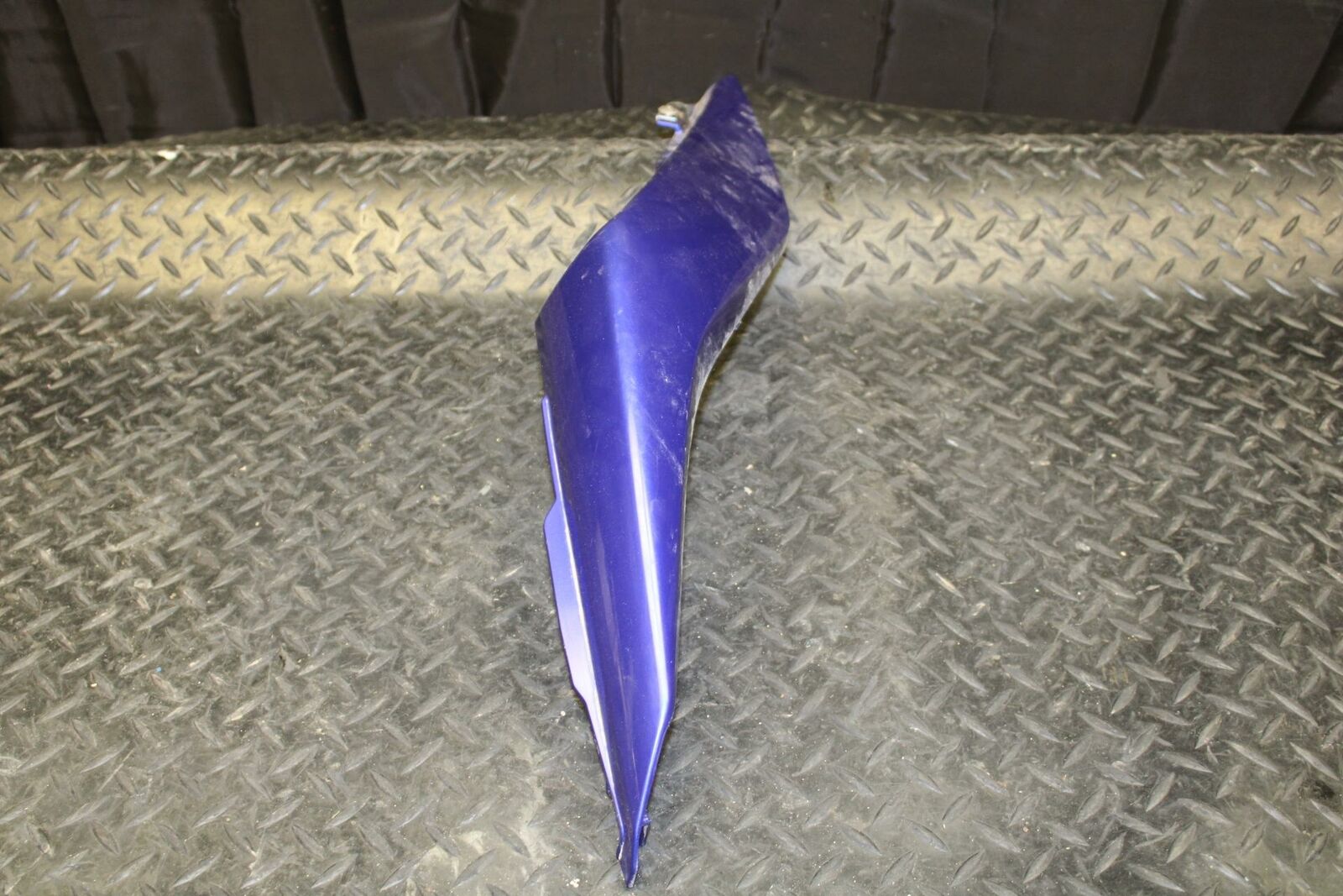19 YAMAHA YZF R3 RIGHT REAR BACK TAIL FAIRING COWL SHROUD bb177