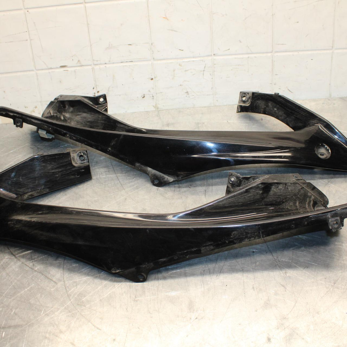 08-16 YAMAHA YZF R6 MID UPPER SIDE FAIRING COWL BB465