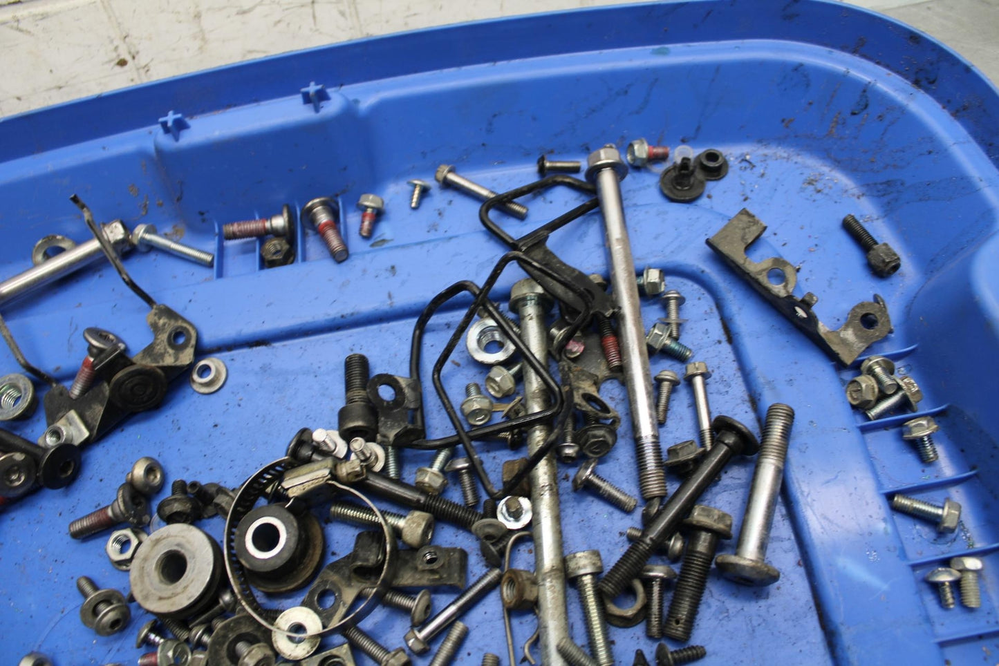 17 KAWASAKI VERSYS_X 300 LEFTOVER MOUNTING BOLTS HARDWARE MOTOR SCREWS BB504