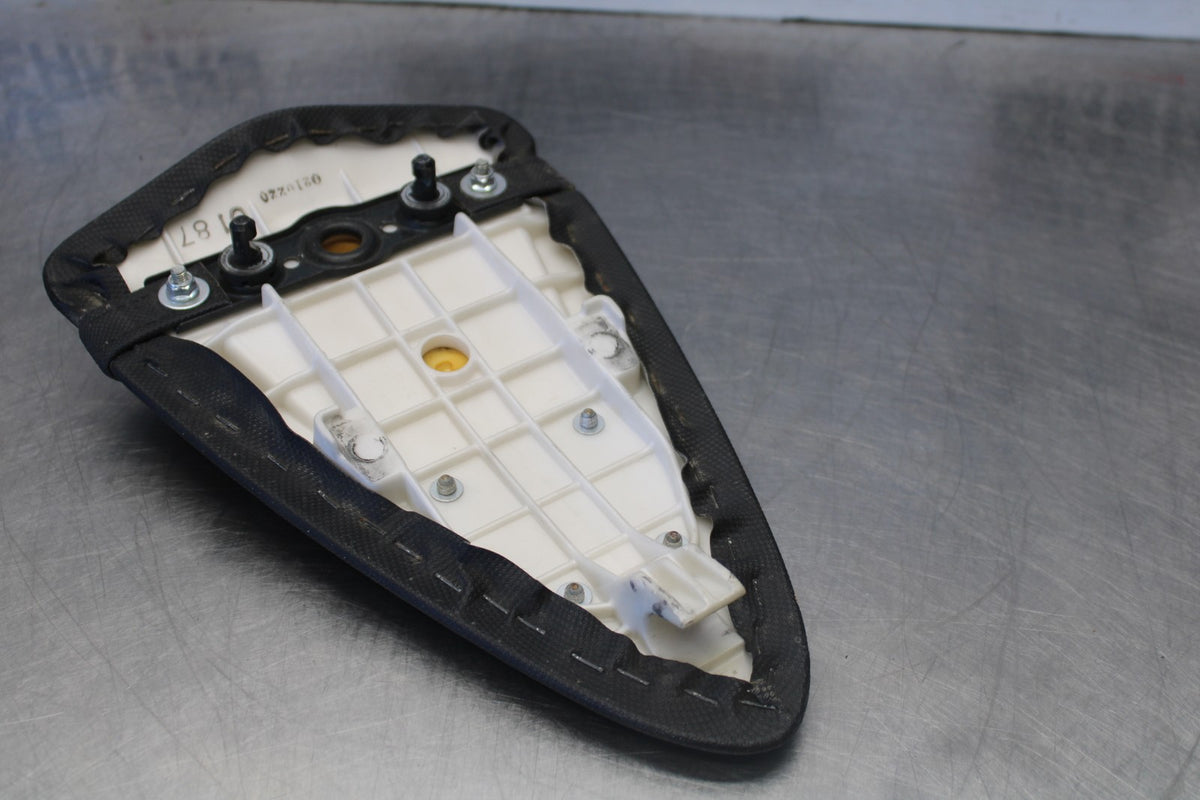 07-08 KAWASAKI NINJA ZX6R REAR PASSENGER TANDEM SEAT PAD SADDLE PILLION BB937