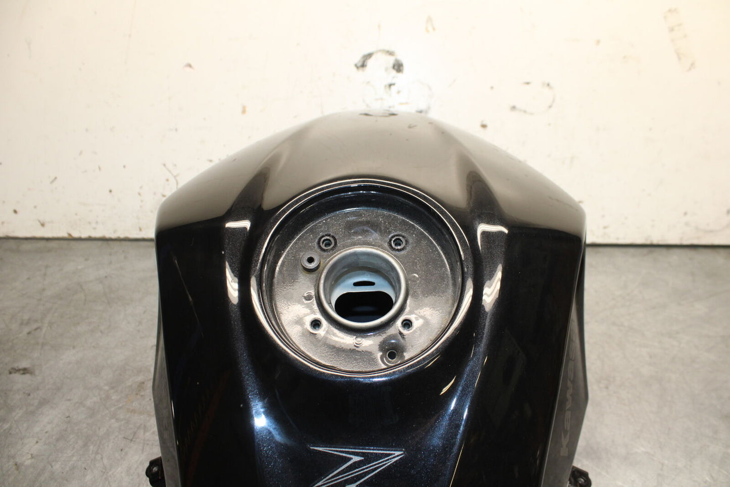 19-22 KAWASAKI Z400 GAS TANK FUEL CELL PETROL RESERVOIR BB738