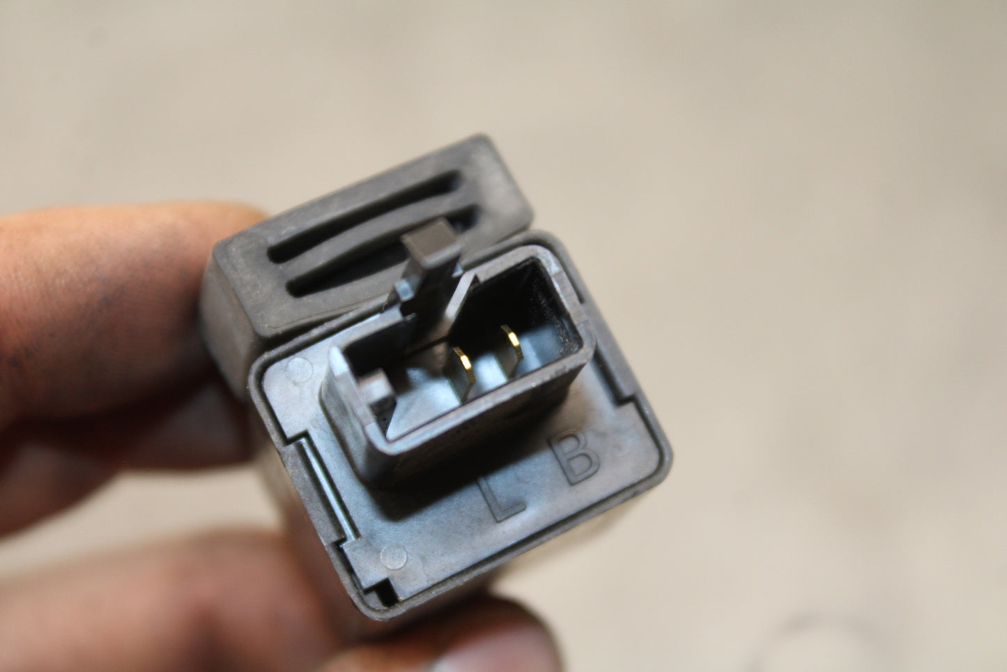 13-18 KAWASAKI NINJA ZX6R TURN SIGNAL BLINKER RELAY FLASHER SWITCH BB130