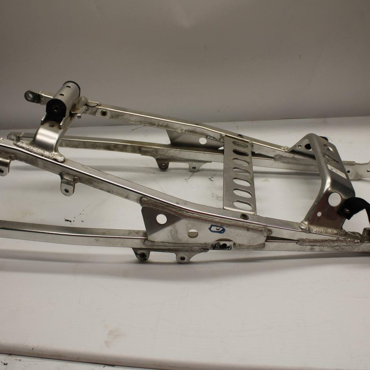99 YAMAHA YZF R6 REAR SUBFRAME BACK SUB FRAME 5EB-21190-01-00 BB246
