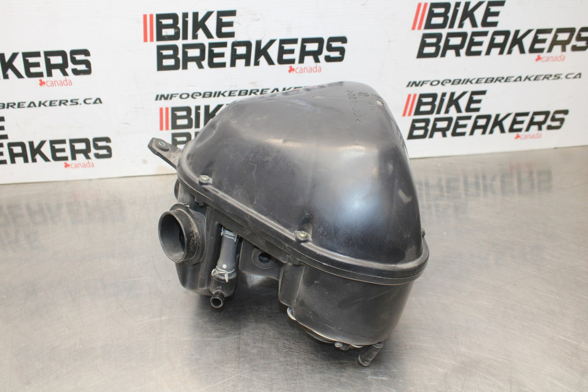 05 YAMAHA YZF R6 AIRBOX AIR INTAKE FILTER BOX BB814