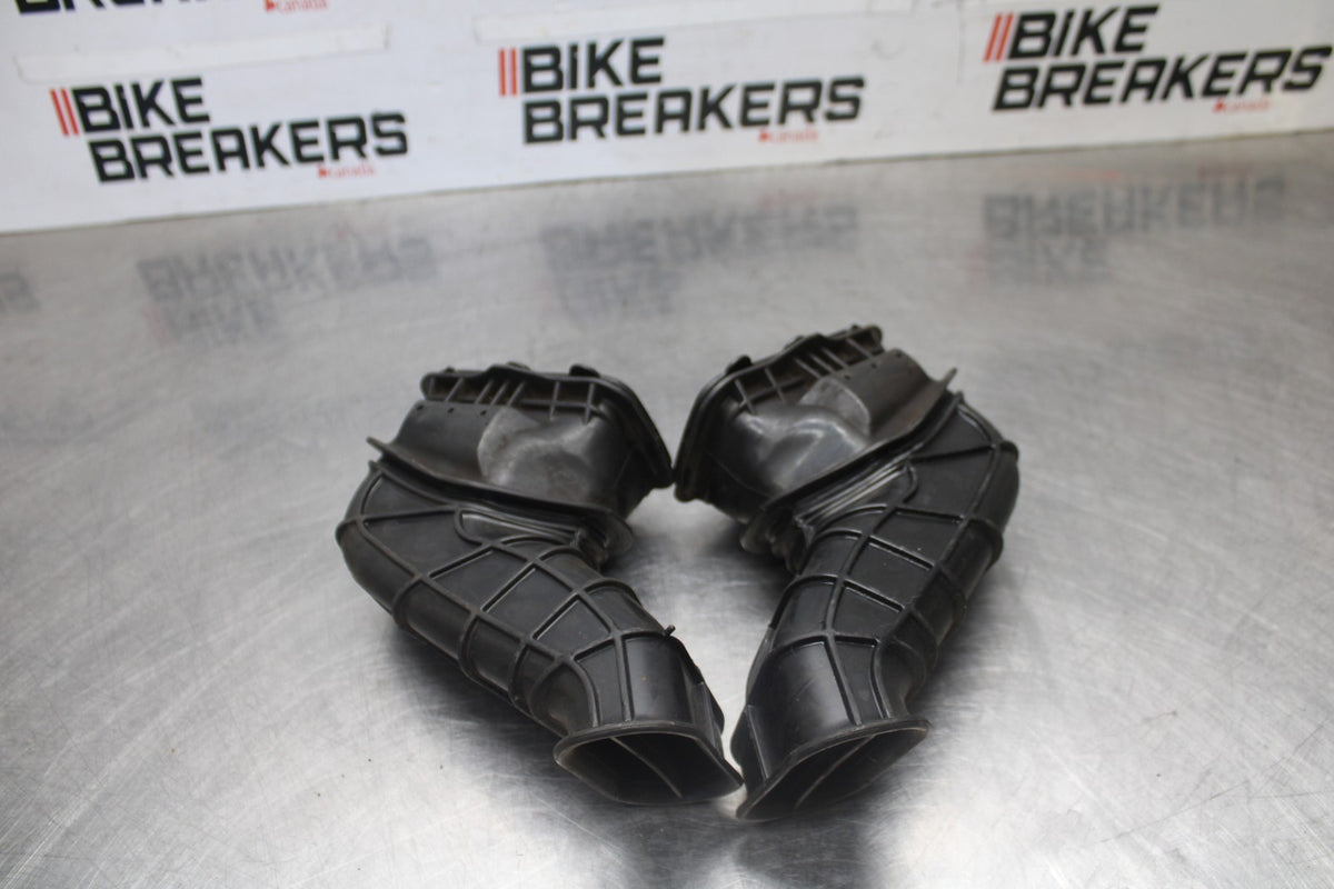 04-05 KAWASAKI NINJA ZX10R RIGHT LEFT AIR INTAKE DUCTS BB931