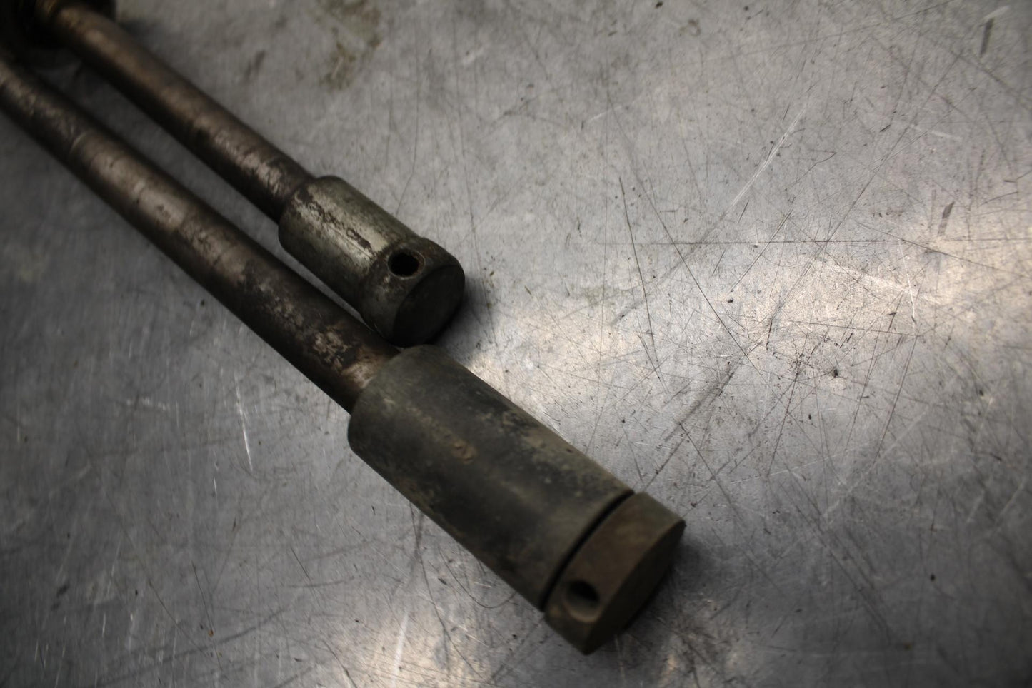 75 SUZUKI GT 550 FRONT REAR WHEEL RIM AXLE PIVOT BOLT BB72