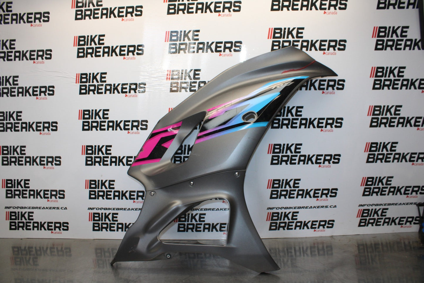 22-25 YAMAHA YZF R7 RIGHT MID UPPER SIDE FAIRING COWL BB182