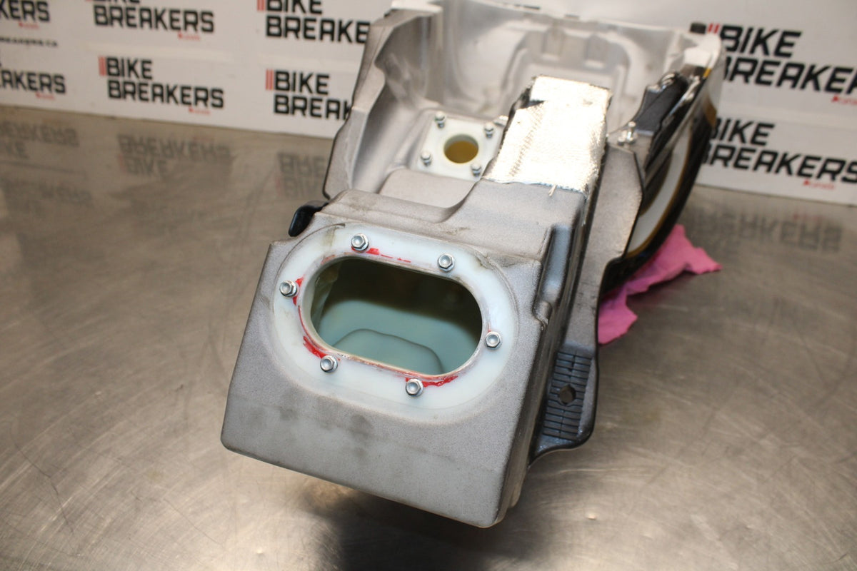 24 APRILIA TUONO V4 1100 FACTORY ABS GAS TANK FUEL CELL PETROL RESERVOIR BB887
