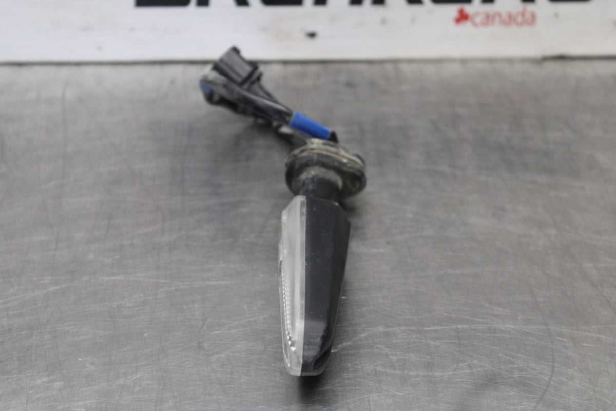 22-25 YAMAHA YZF R7 RIGHT FRONT TURN SIGNAL LIGHT INDICATOR BB940