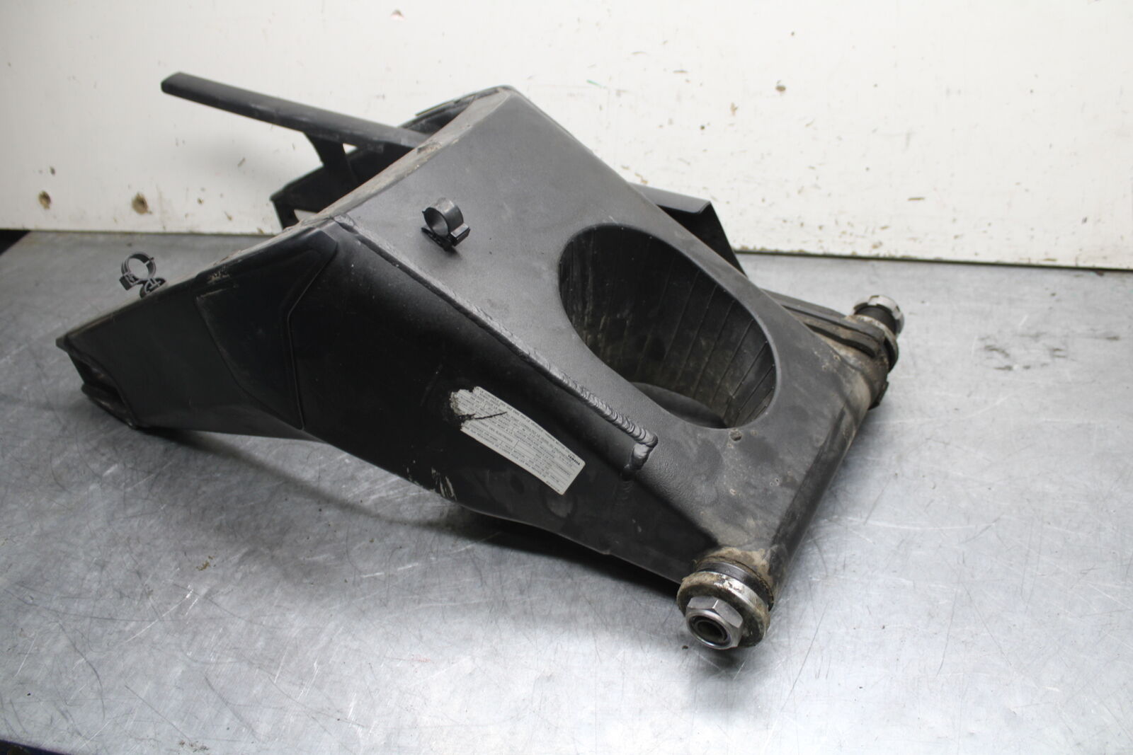 06 YAMAHA YZF R6 REAR SWINGARM BACK SUSPENSION SWING ARM BB716