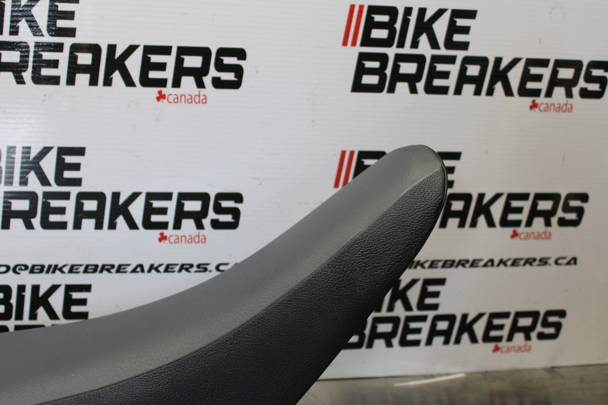 08-23 SUZUKI DRZ400S FRONT REAR SEAT SADDLE NEW TAKE OFF BB00