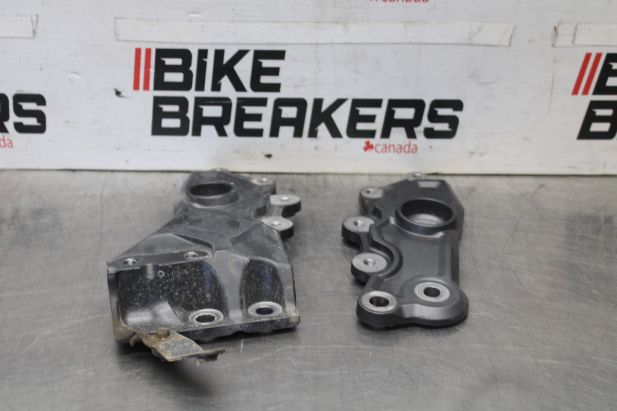 22-25 YAMAHA YZF R7 LEFT RIGHT REARSET REAR SET DRIVER PEG BRACKETS MOUNTS BB940