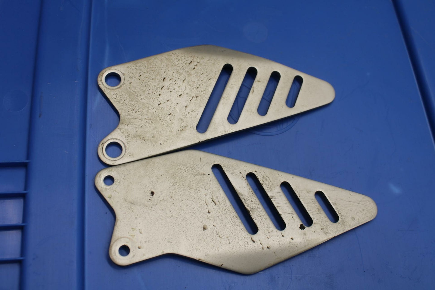 13-17 KAWASAKI NINJA ZX6R ZX636E LEFT RIGHT HEEL GUARD COVER SET BB409