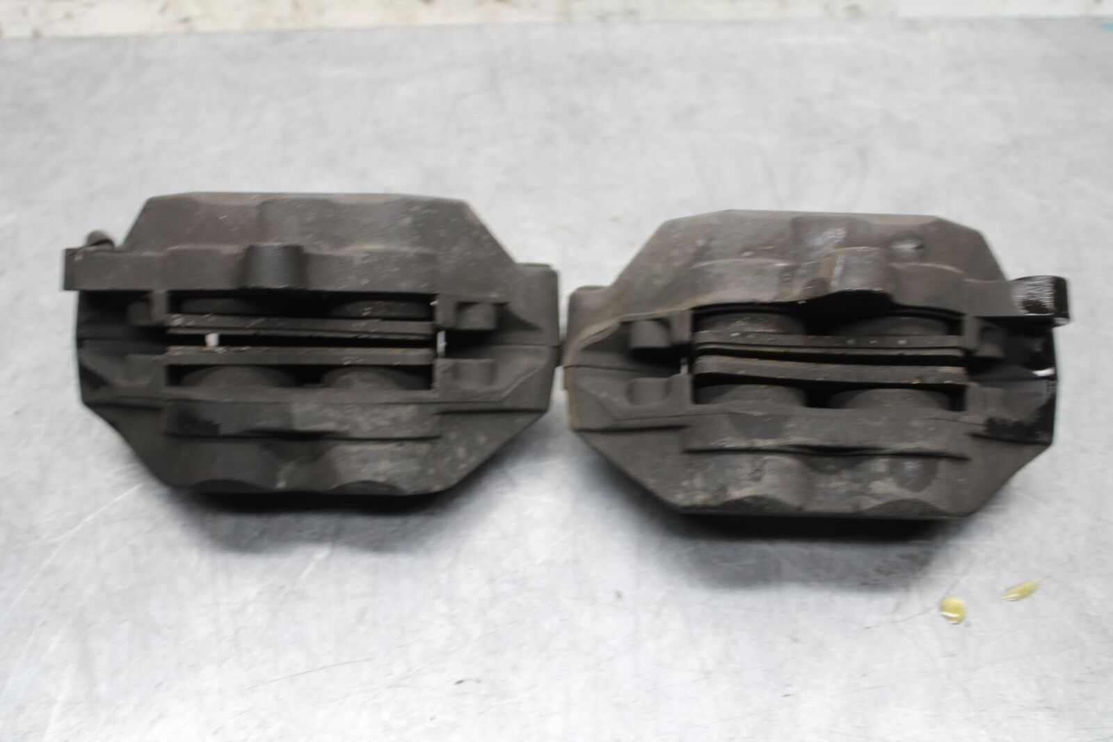 2000 Honda CBR600F4 RIGHT LEFT FRONT BRAKE CALIPER SET PAIR CALIPERS BB552