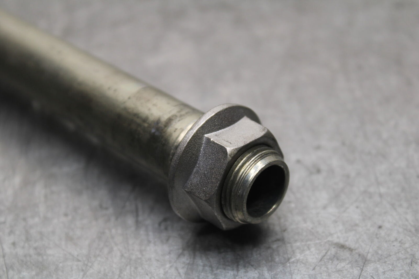 13-18 KAWASAKI NINJA ZX6R REAR BACK SWINGARM BOLT SUSPENSION PIVOT AXLE BB666