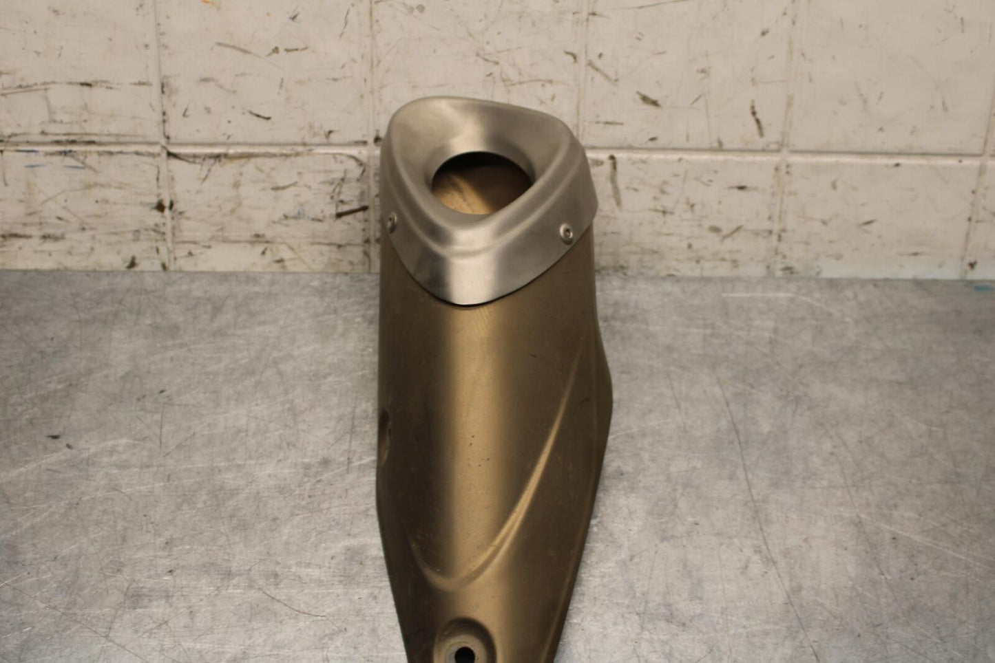 2015 Yamaha FZ09 REAR BACK MUFFLER EXHAUST PIPE COVER HEAT SHIELD GUARD BB69
