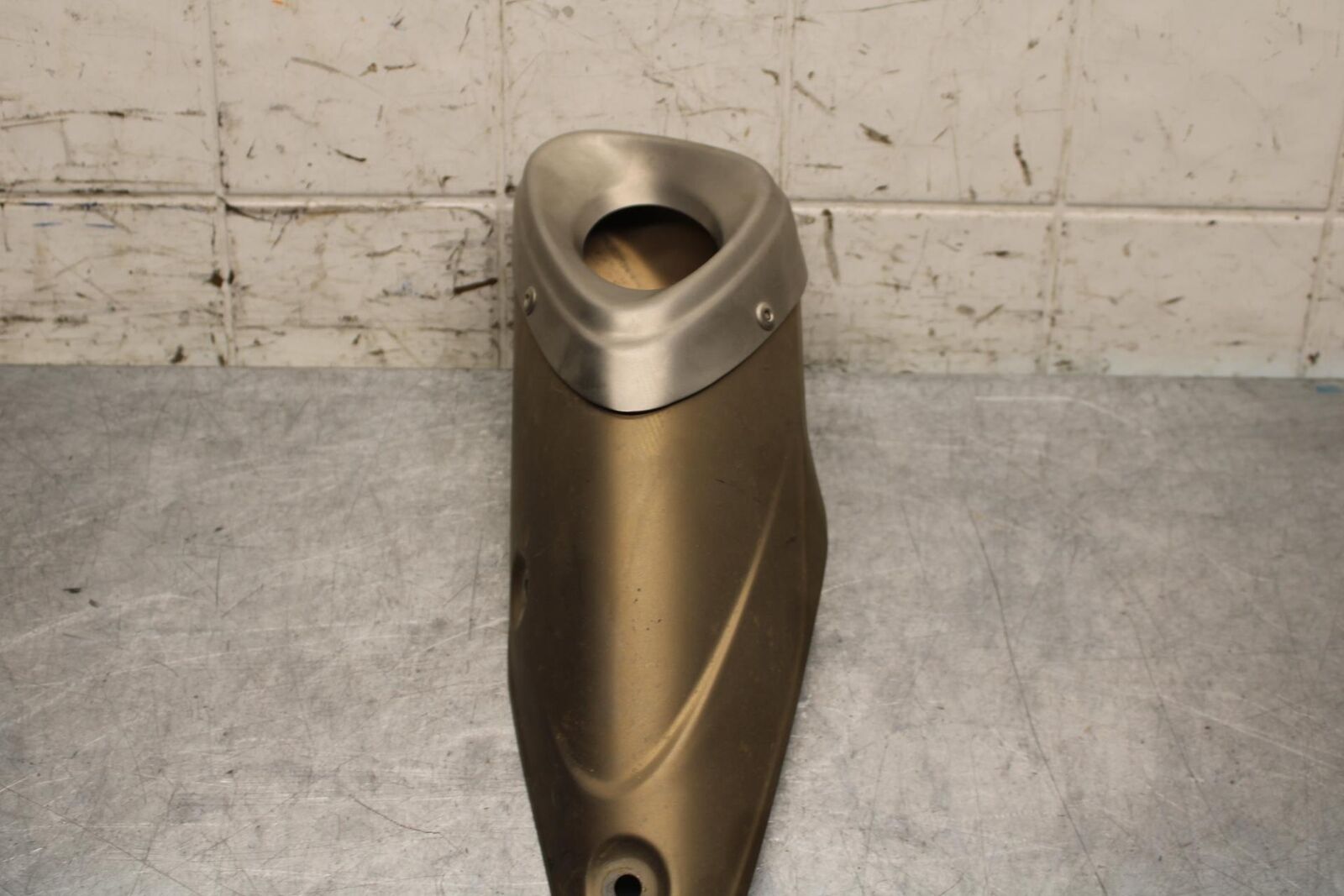 2015 Yamaha FZ09 REAR BACK MUFFLER EXHAUST PIPE COVER HEAT SHIELD GUARD BB69