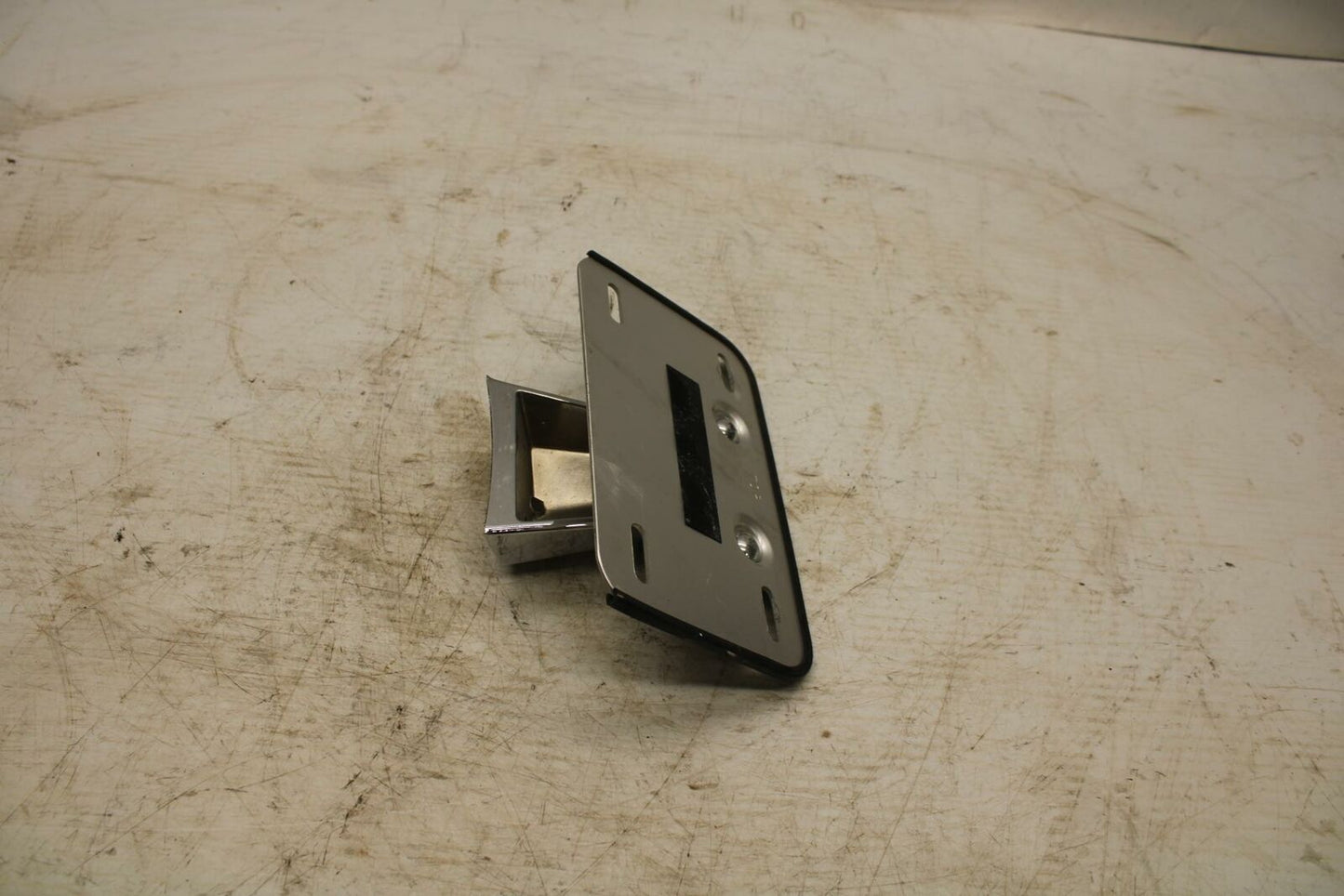 05-09 SUZUKI BOULEVARD C90 LICENSE PLATE HOLDER BB357