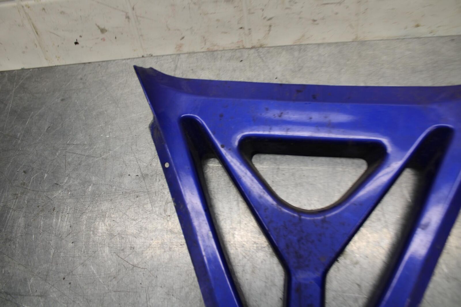 98-99 YAMAHA YZF R1 FRONT LOWER INNER EXHAUST V FAIRING COWL GUARD BB74