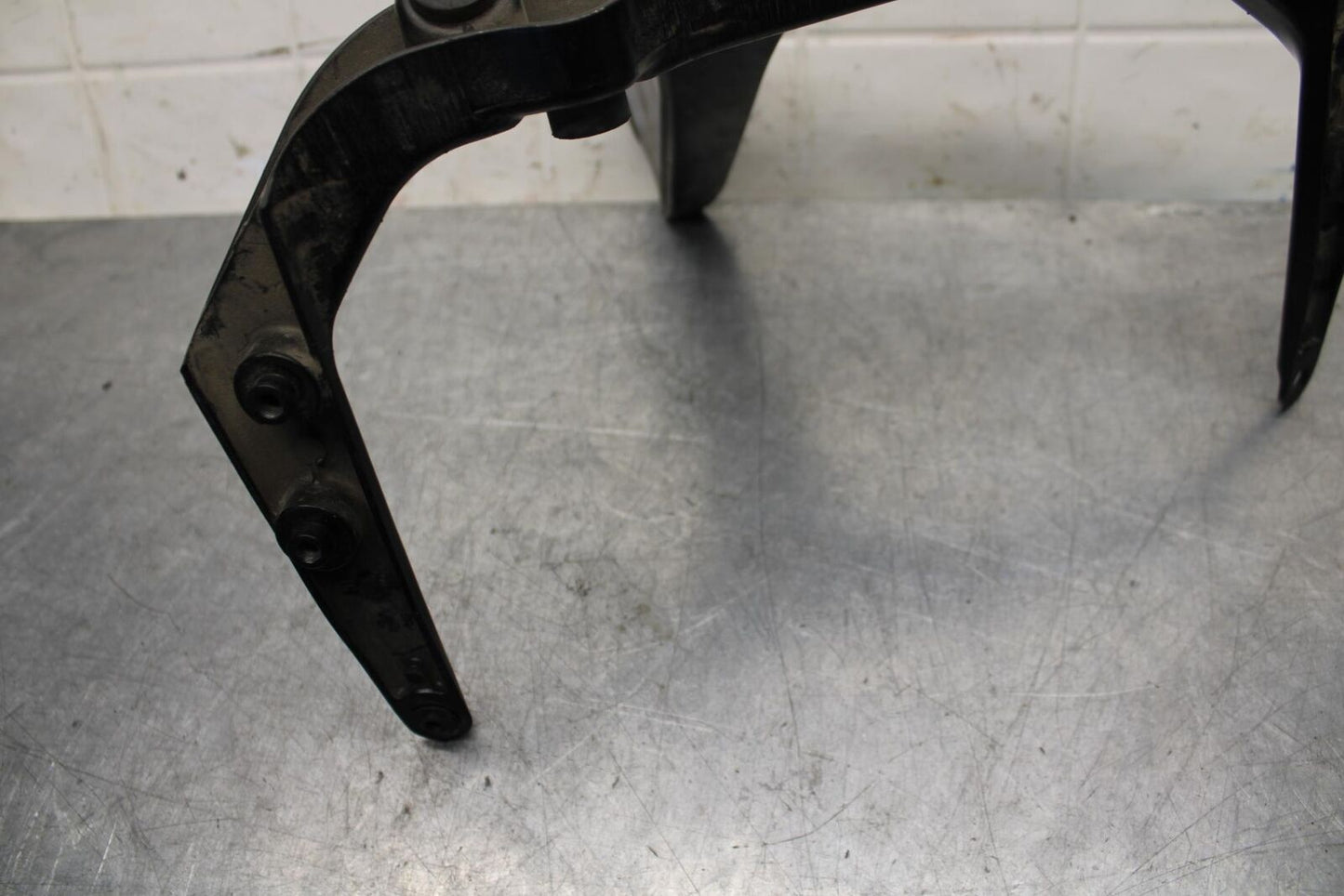 06-07 HONDA CBR1000RR UPPER  MIRROR GAUGES STAY BRACKET 64501-MEL-010 BB75