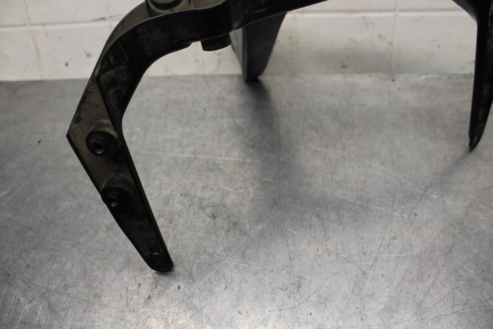 06-07 HONDA CBR1000RR UPPER  MIRROR GAUGES STAY BRACKET 64501-MEL-010 BB75