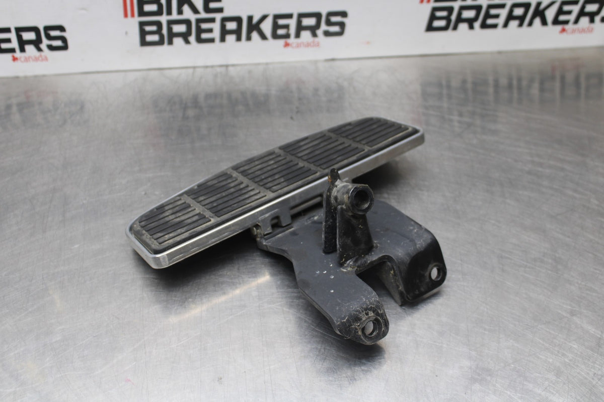 15 SUZUKI BOULEVARD C50 RIGHT FRONT FOOT REST PEG STEP BB775