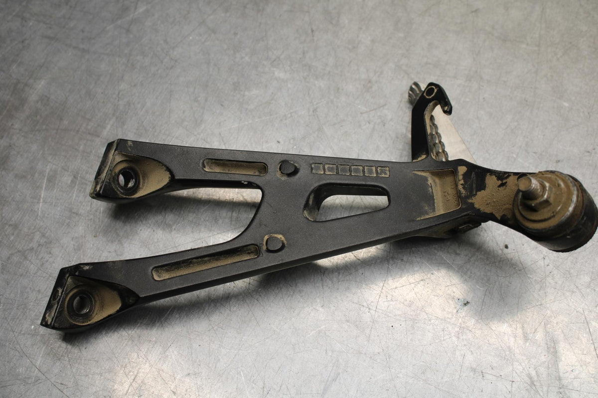 09-16 SUZUKI GSXR1000 REAR FOOT RESTS PEGS STEPS SET PAIR BB642