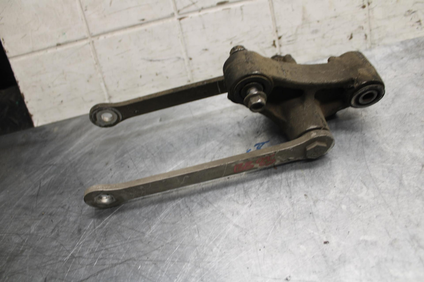 2004 Kawasaki Ninja ZX6RR ZX600M REAR DOGBONE SHOCK LINKAGE LINK BB43