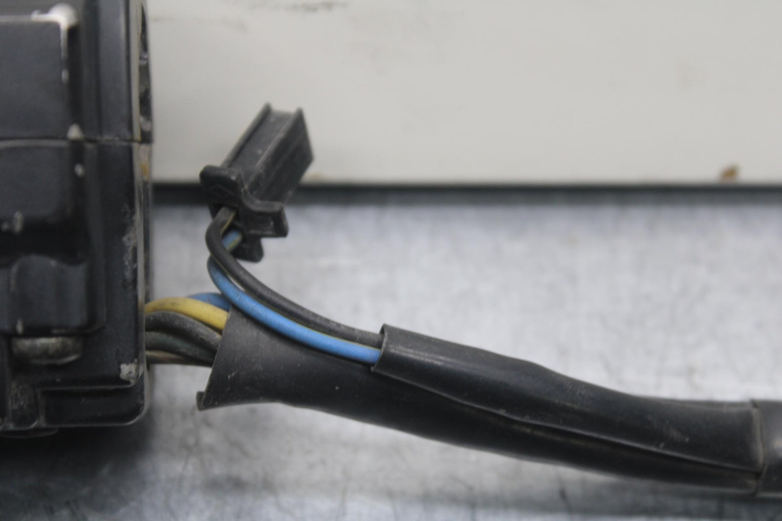 1988 Yamaha FZ600 LEFT CLIP ON HANDLE HORN SIGNALS SWITCH  BB601