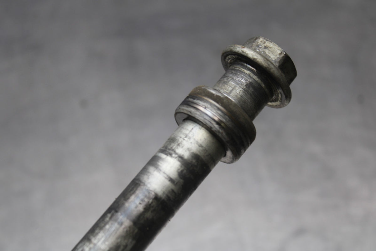 98-05 HONDA SUPER HAWK 1000 VTR1000F REAR AXLE BACK WHEEL RIM BOLT AXEL BB924