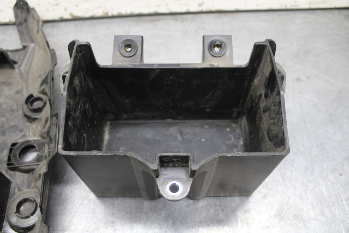 18-24 KAWASAKI NINJA 650 REAR BACK TAIL UNDERTAIL BATTERY TRAY PLASTIC BB725