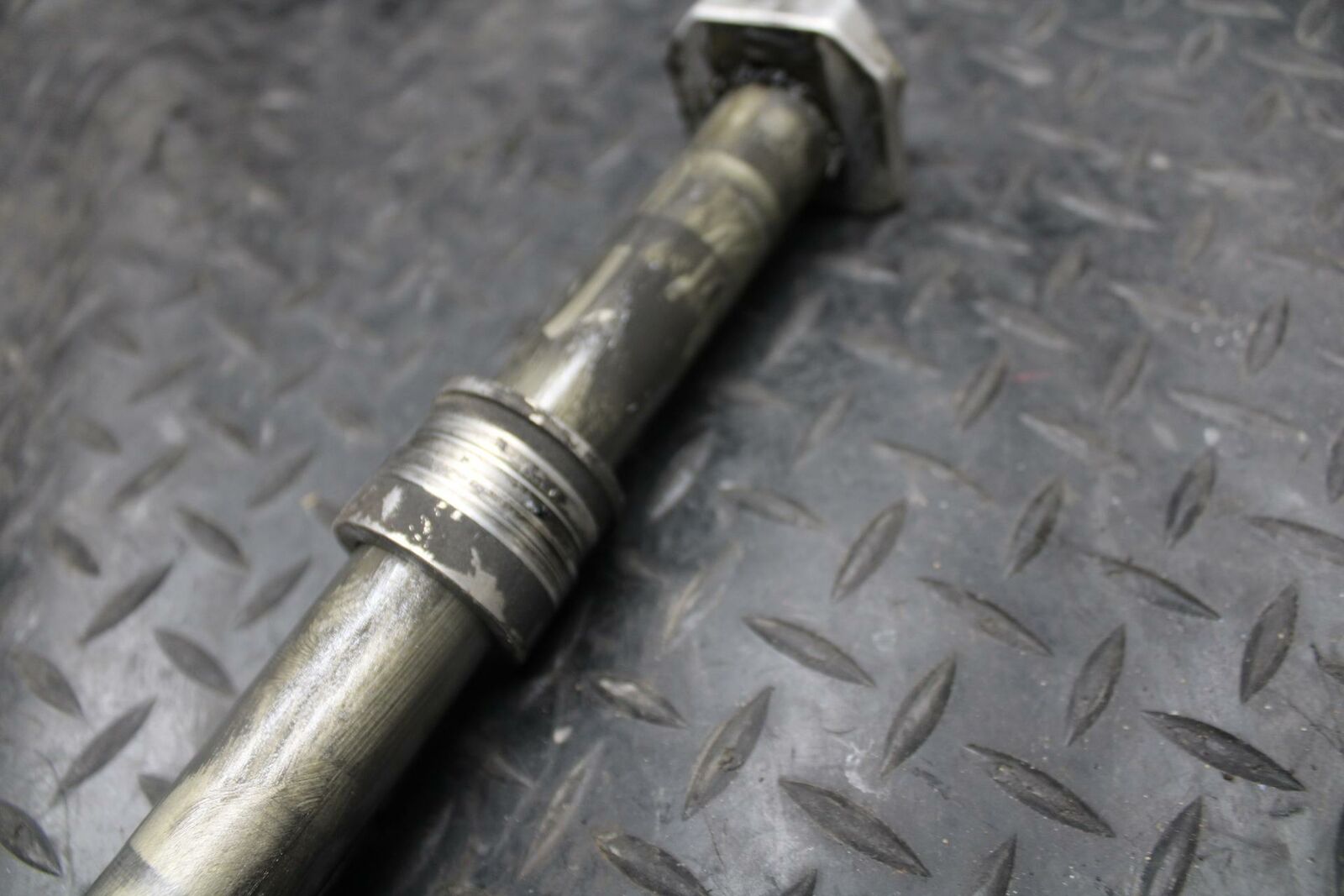 08-09 SUZUKI GSXR750 REAR AXLE BACK WHEEL RIM PIVOT BOLT AXEL BB208