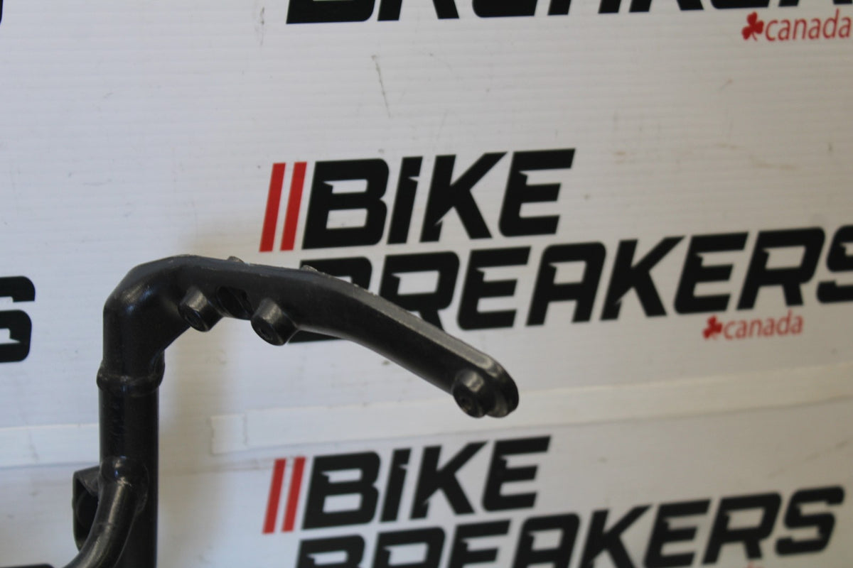 01-02 SUZUKI GSXR750 UPPER FAIRING MIRROR GAUGES STAY BRACKET BB621