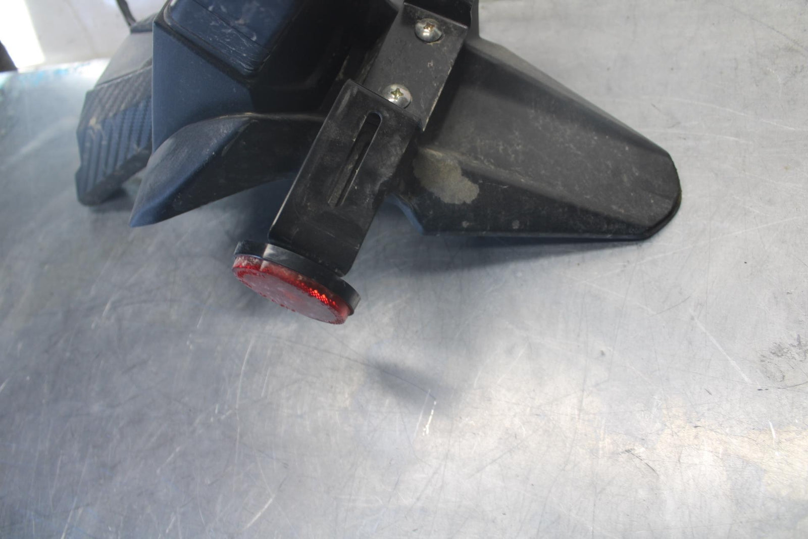 15-21 SUZUKI GSXR600 REAR BACK FENDER MUD GUARD BB460