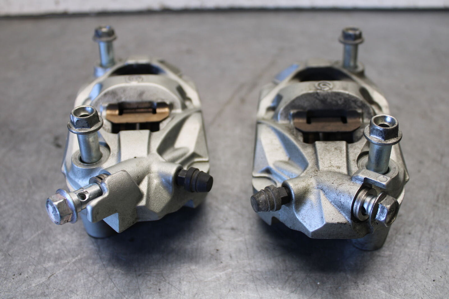 11-24 SUZUKI GSXR750 RIGHT LEFT FRONT BRAKE CALIPER SET PAIR CALIPERS  BB687