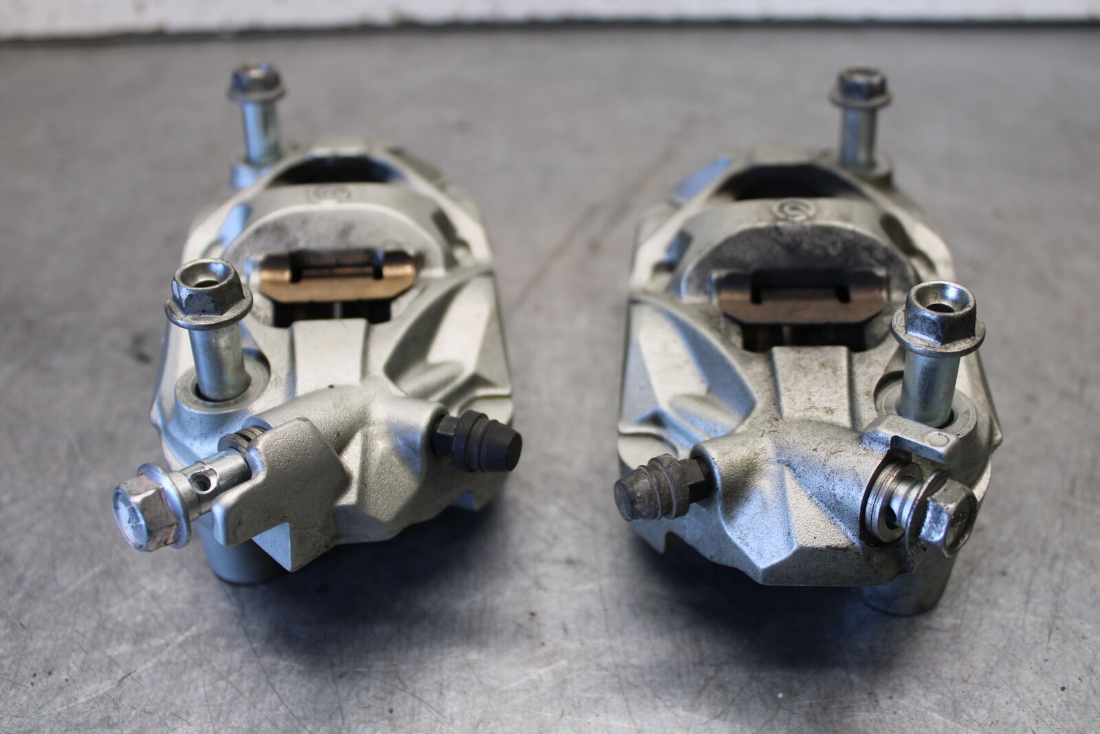 11-24 SUZUKI GSXR750 RIGHT LEFT FRONT BRAKE CALIPER SET PAIR CALIPERS  BB687