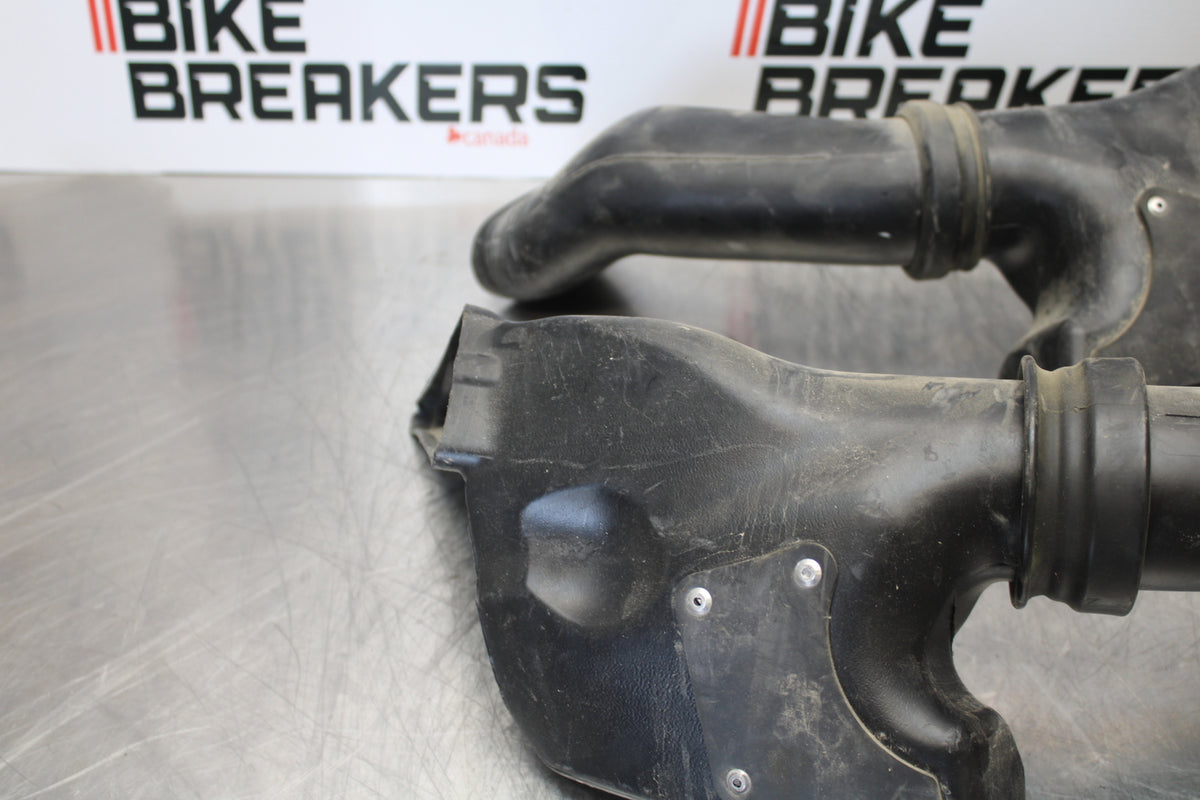 05-06 HONDA CBR600RR RIGHT LEFT AIR INTAKE DUCTS BB159