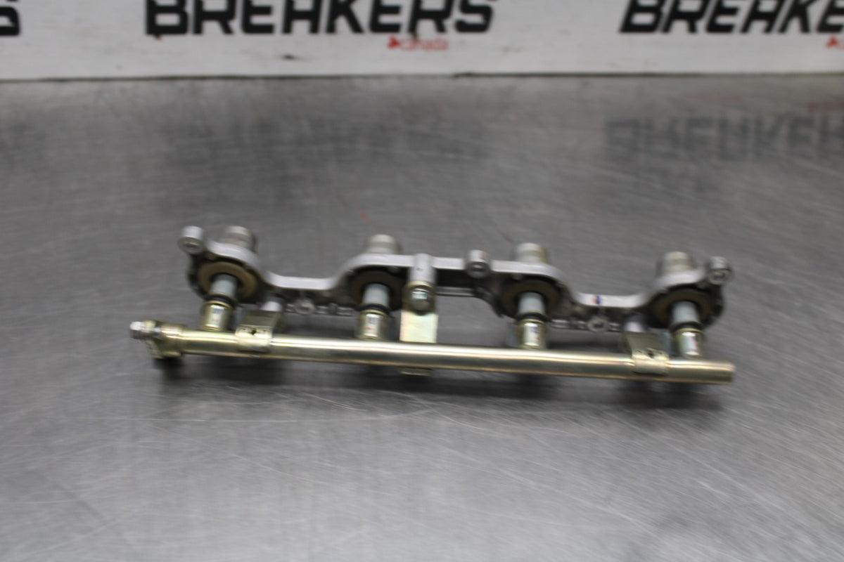 05-06 HONDA CBR600RR SECONDARY FUEL INJECTORS TOP AIRBOX GAS RAIL BB945