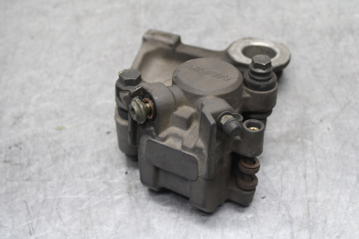 06 YAMAHA YZF R6 REAR BACK BRAKE CALIPER W MOUNT BRACKET BB716