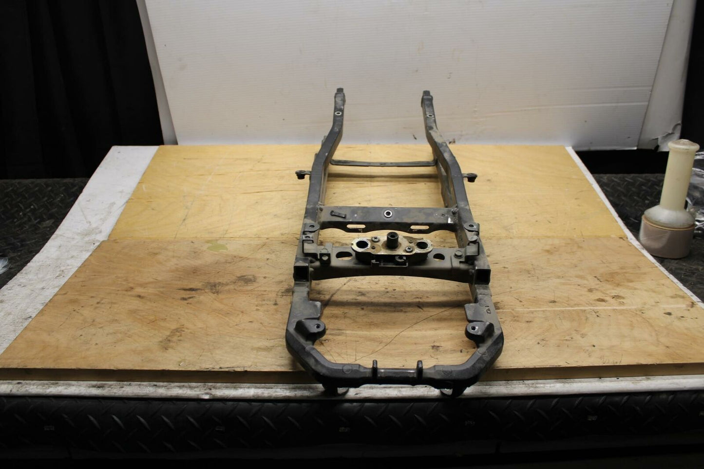 04-05 KAWASAKI NINJA ZX10R REAR SUBFRAME BACK SUB FRAME BB322