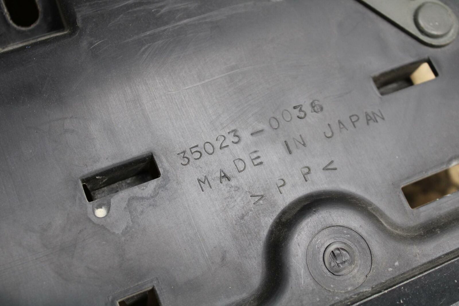 04-05 KAWASAKI NINJA ZX10R REAR BACK TAIL UNDERTAIL BATTERY TRAY PLASTIC BB322