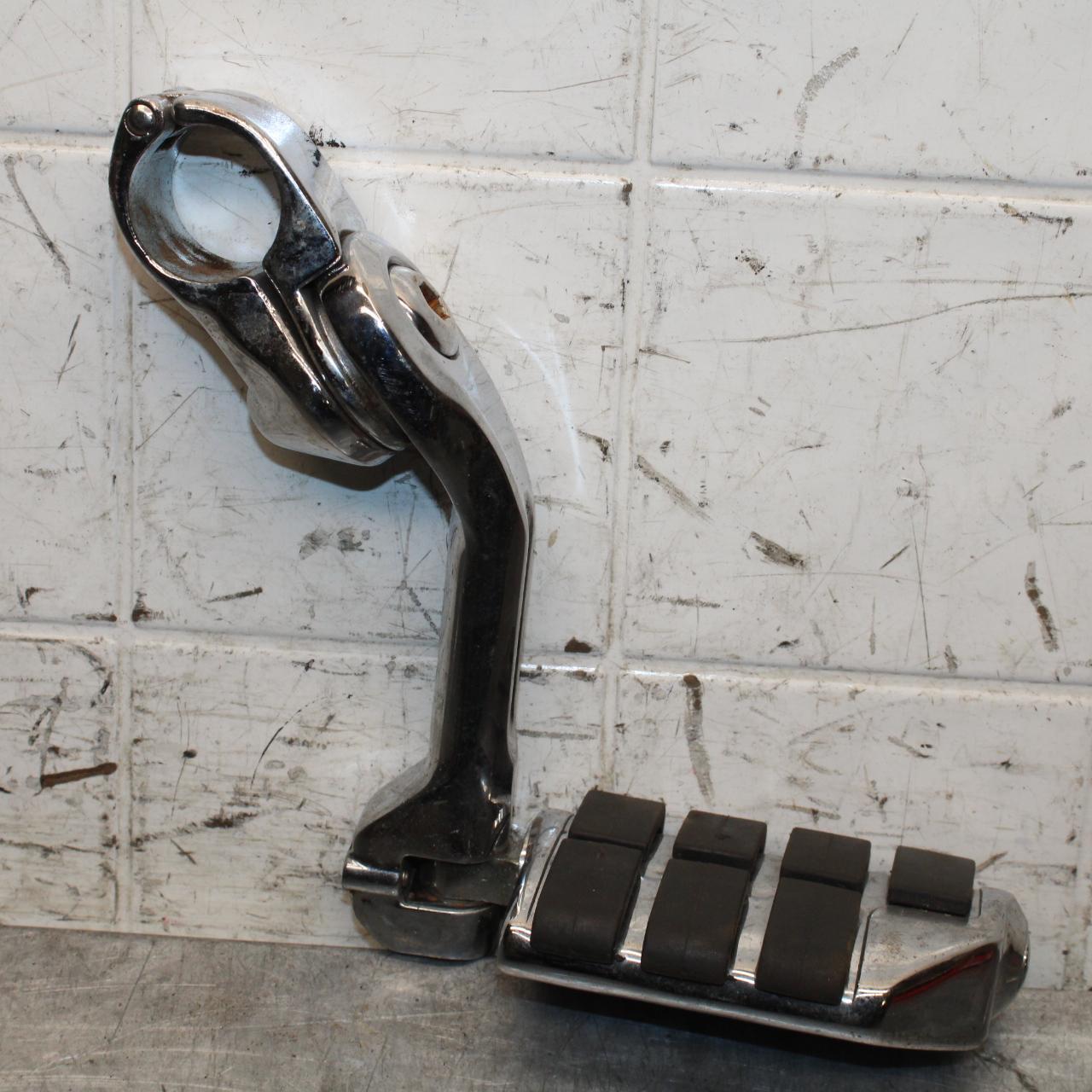 2005 Kawasaki Vulcan 1600 VN1600D Nomad REAR PASSENGER FOOT STEP PEG BB556