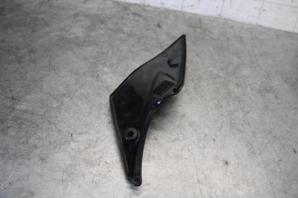 06-07 SUZUKI GSXR600 RIGHT GAS TANK FUEL CELL PANEL COVER TRIM COWL  BB543