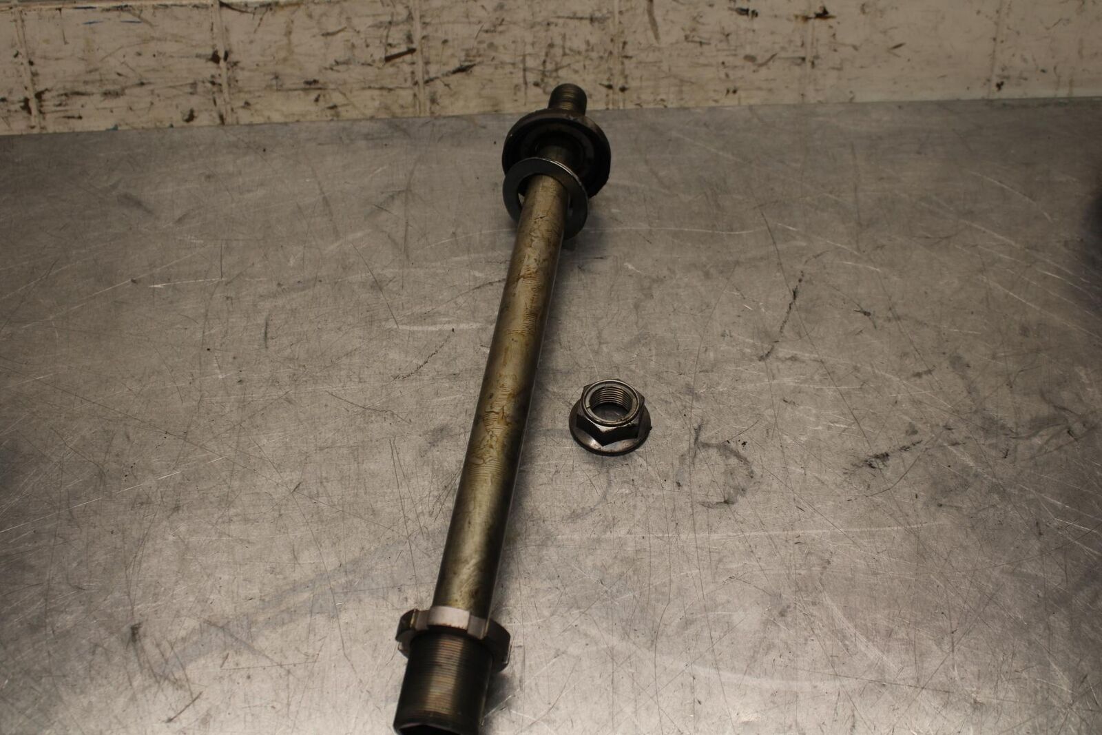 2007 Yamaha YZF R1 REAR BACK SWINGARM BOLT SUSPENSION PIVOT AXLE BB575