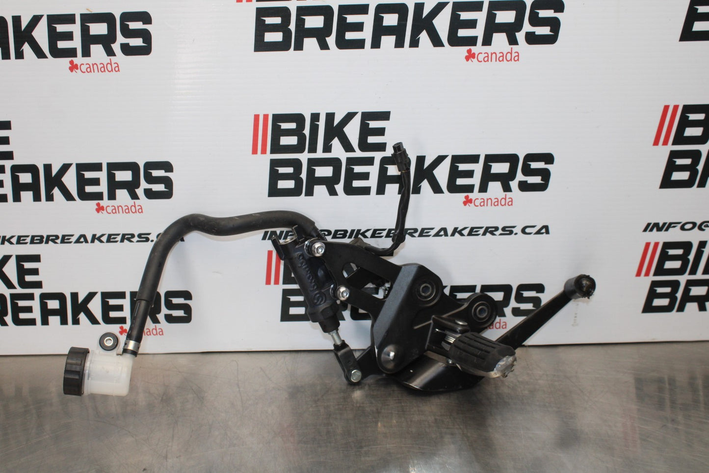 23-24 YAMAHA MT-07 RIGHT REARSET REAR SET DRIVER FOOT PEG REST STOP BB194